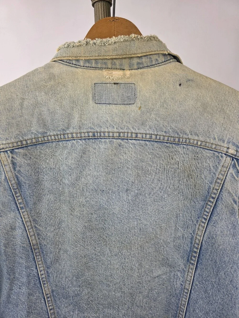 Levi's Vintage 80's Blue Denim Type III Trucker Distressed Jacket Size 42